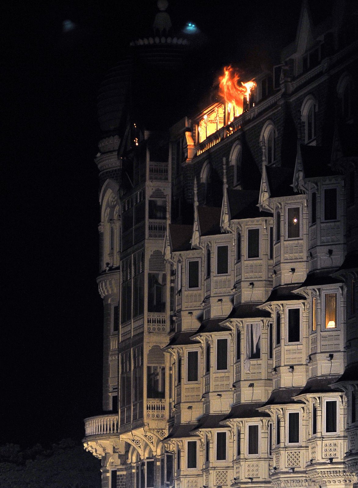 [Taj+Hotel+Burns.jpg]