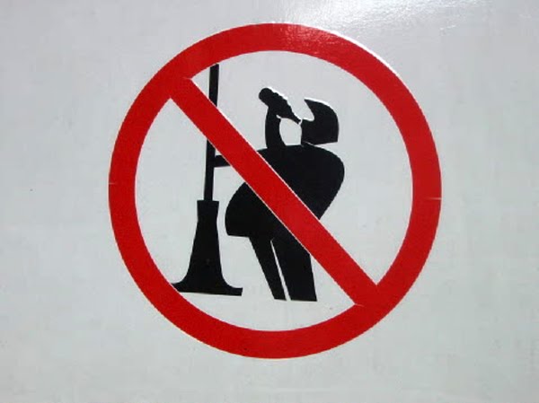 Запрет есть на рабочем месте. Запрет на распитие спиртных напитков. Распитие запрещено знак. Распитие спиртных запрещено табличка.