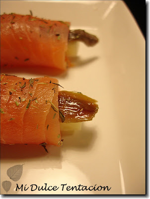  Canutillos de Salmón Ahumado con Anchoas y Queso 
