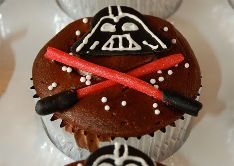 [darth-vader-cupcakes33.jpg]