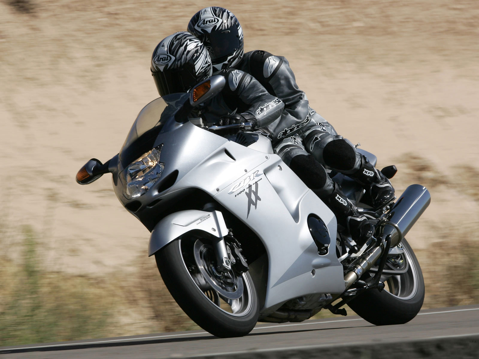 motorcycles sport: 2006 HONDA CBR 1100 XX Super Blackbird | pictures