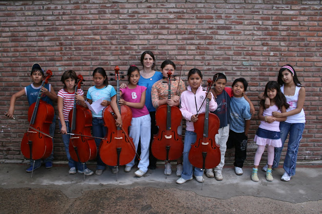 Fila de Cellos de la Escuela Orquesta del B° Ludueña