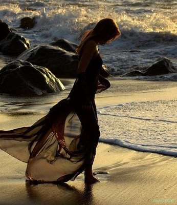 [mulher_na_praia.jpg]