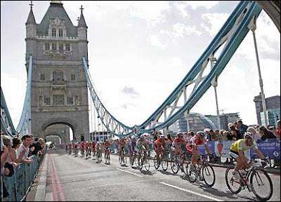 Image of bike racers on Tower Bridge in London