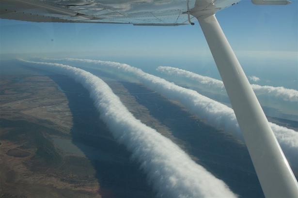 [MorningGloryRollClouds-Australia-Petroff-APOD-24Aug2009.jpg]