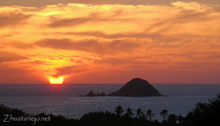 Sunset behind El Morro Zacatoso in Bahía El Palmar, Ixtapa-Zihuatanejo, Mexico