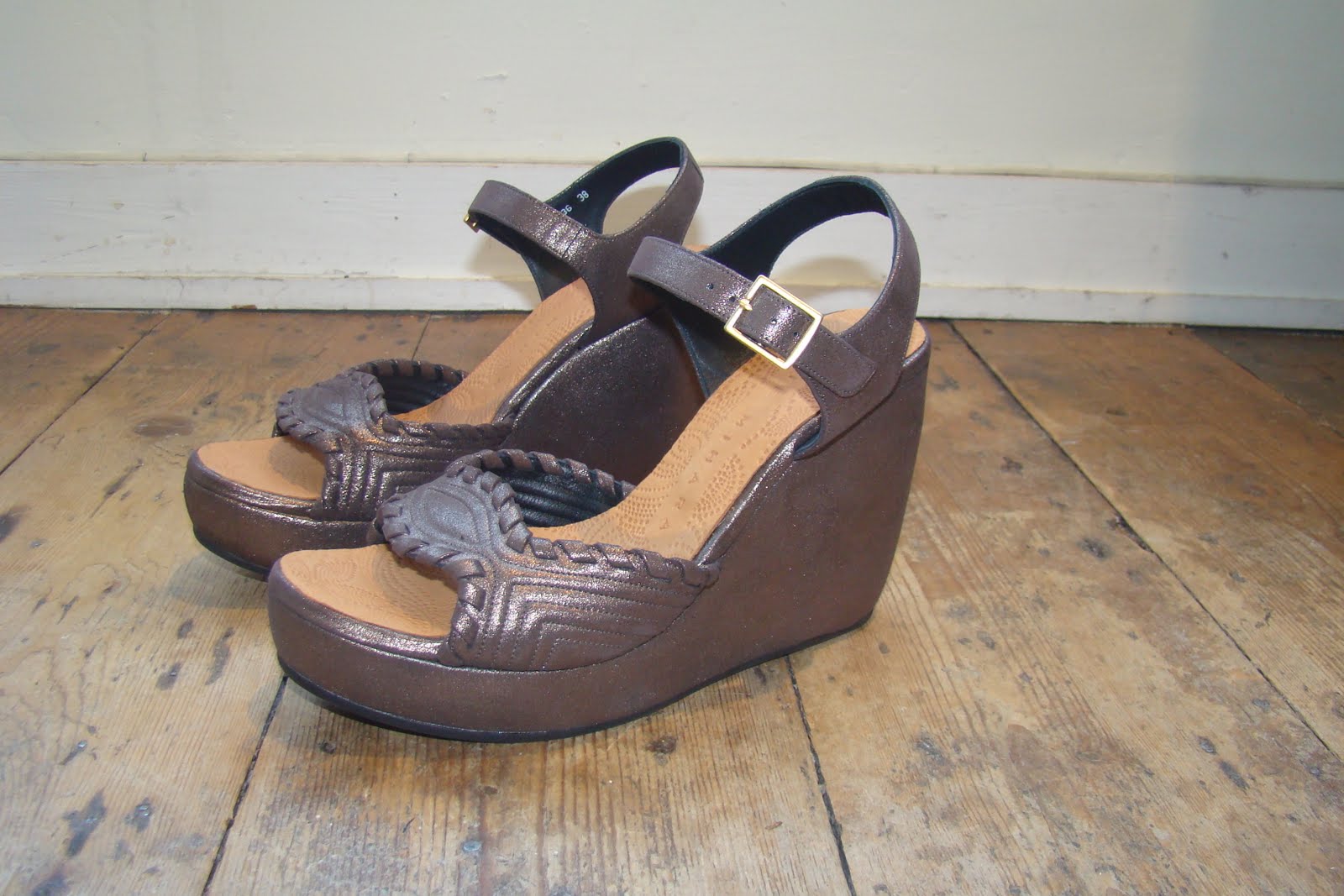 NEILSON BOUTIQUE: CHIE MIHARA WEDGES ARRIVED.