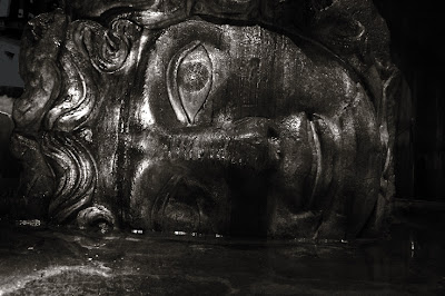 Medusa, Sunken Palace Cistern Istanbul, turkey, Yerebatan Sarayi / Basilik Sarniç, Türkiye, palais englouti, basilique citerne, Alemdar , photo © dominique houcmant