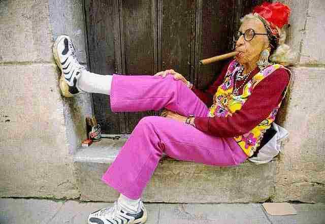 [Old+Lady+Smoking+Cigar.bmp]