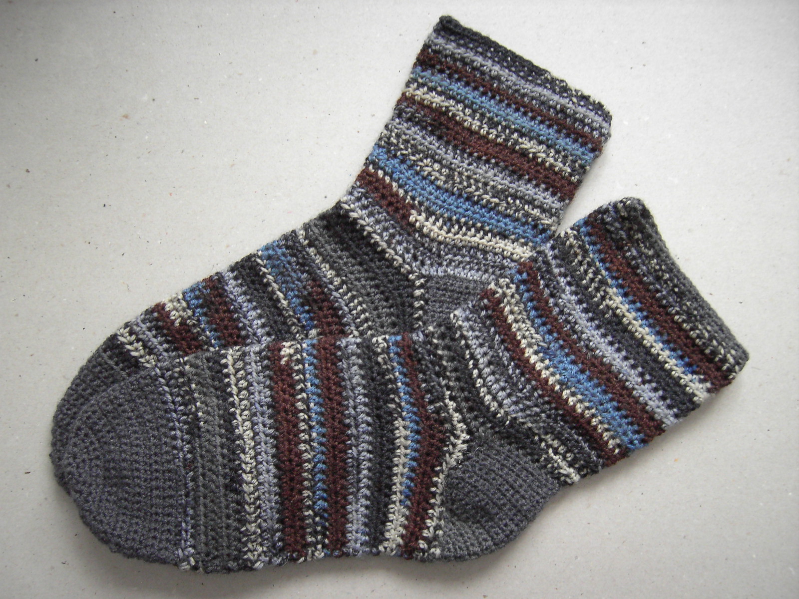 [Häkelsocken+2010+Paar+1.JPG]