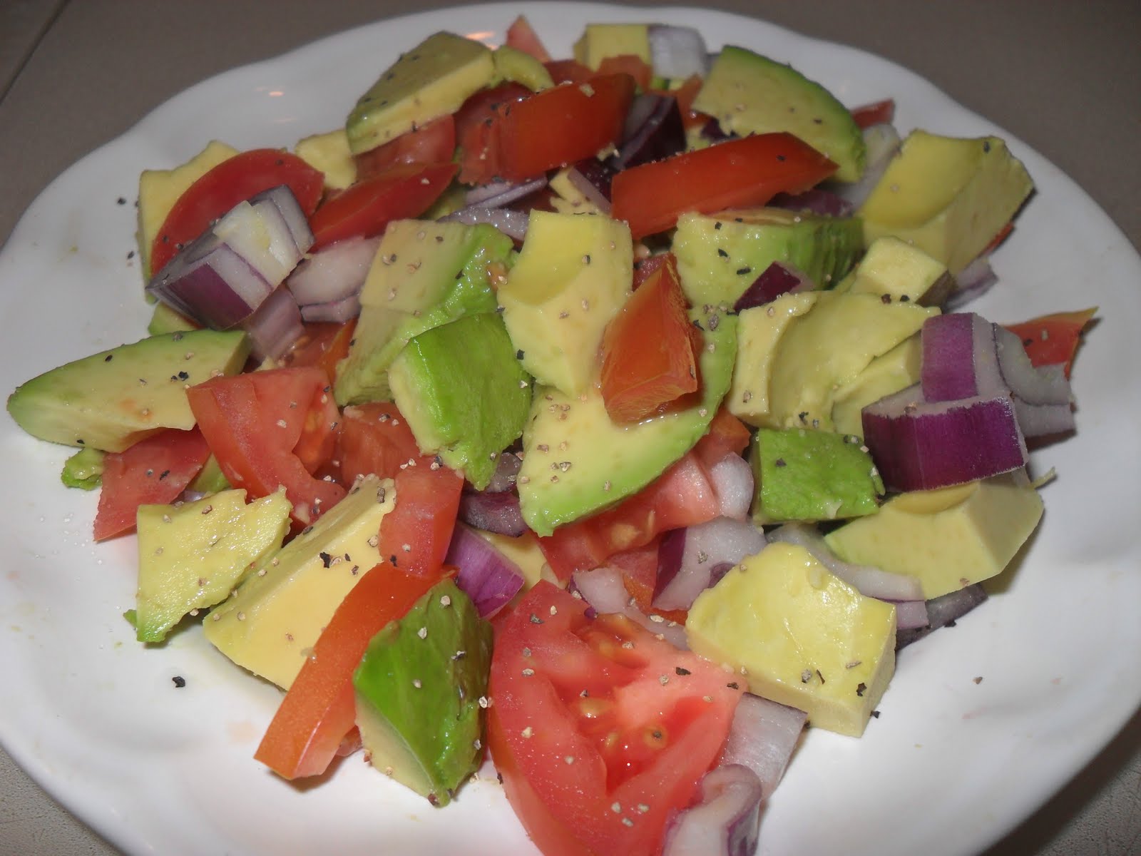 EVERYDAY SISTERS: Avocado Tomato and Onion Salad