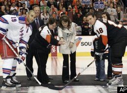 [Palin+booed+at+hockey+game.jpg]