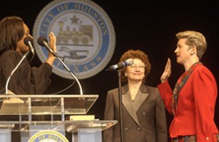 [04annise+sworn+in+as+controller.JPG]