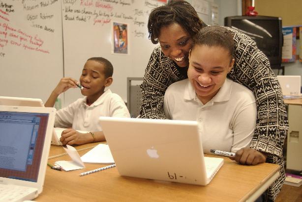 [black+youngsters+on+computer.jpg]