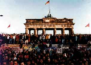 [89Berlin+Wall+Falls.jpg]