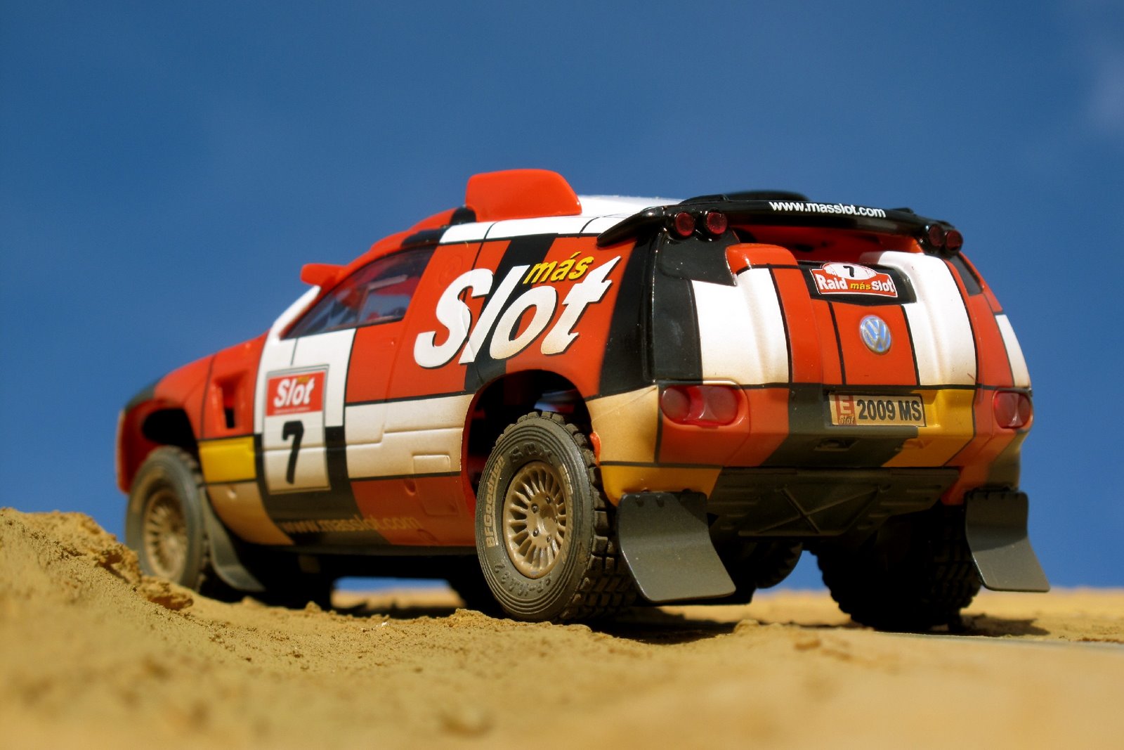 [0B+TOUAREG.JPG]