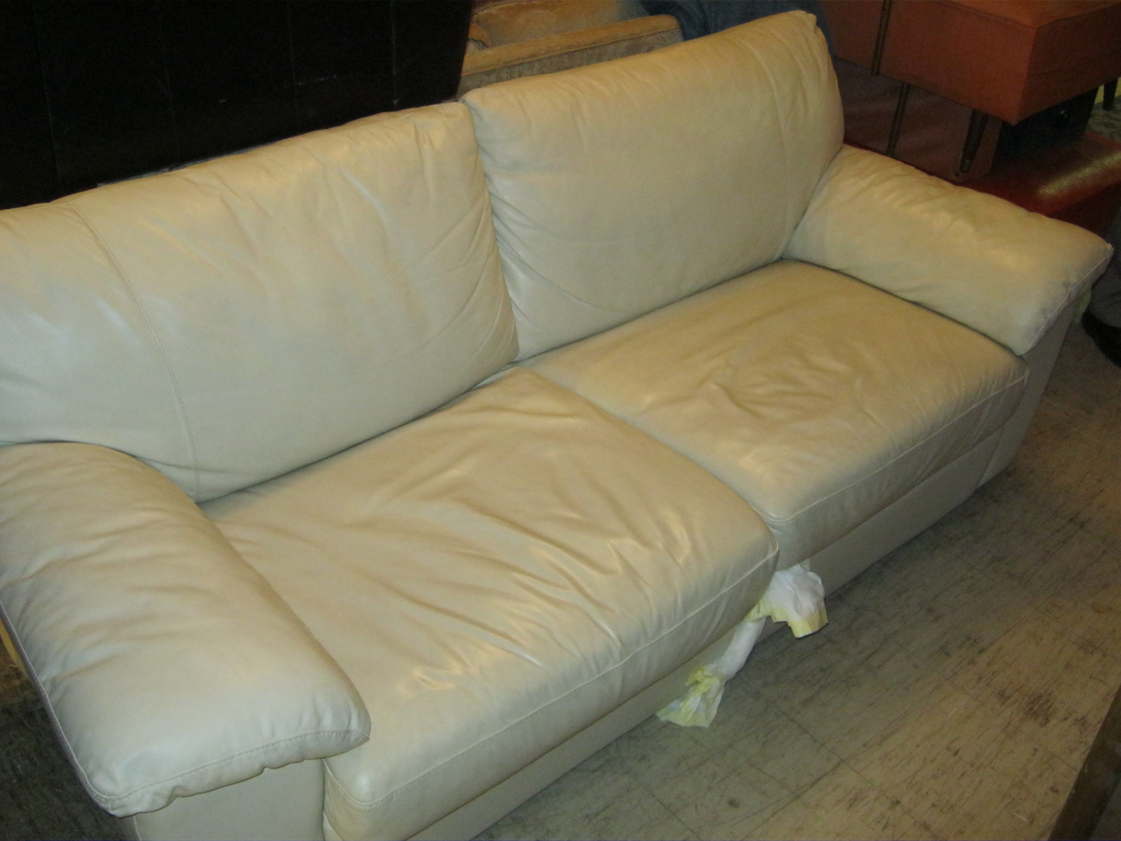 Uhuru Furniture & Collectibles Cream Leather Sleeper Sofa SOLD