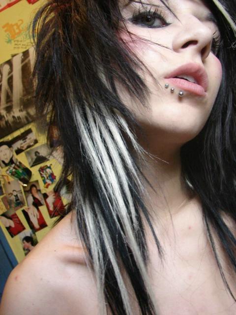 Best Long Emo Hairstyle For Girls