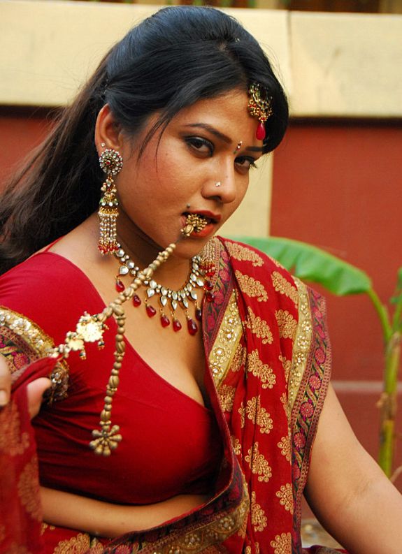 [Actress-Jyothi-Hot-stills-pics-01.jpg]