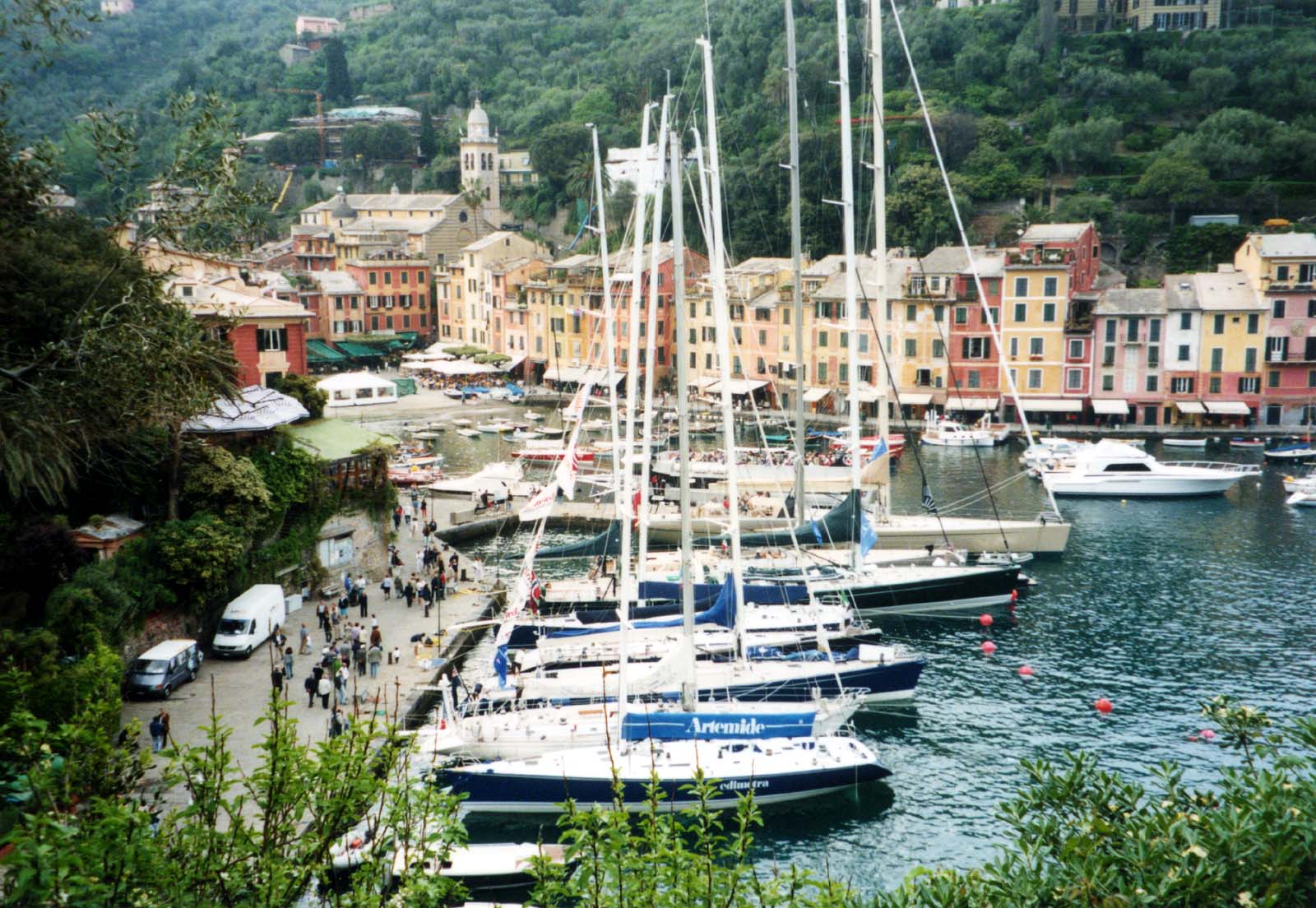 [Portofino_harbor_with_yachts.jpg]