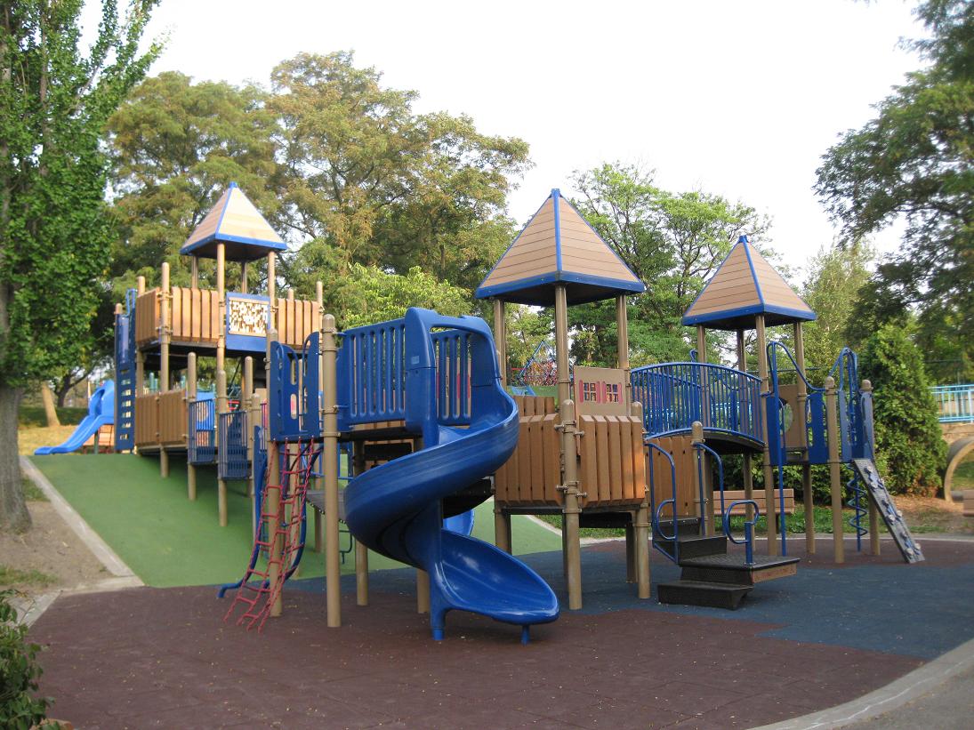 高齢ママの育児日記: Blue Slide Playground at Frick park