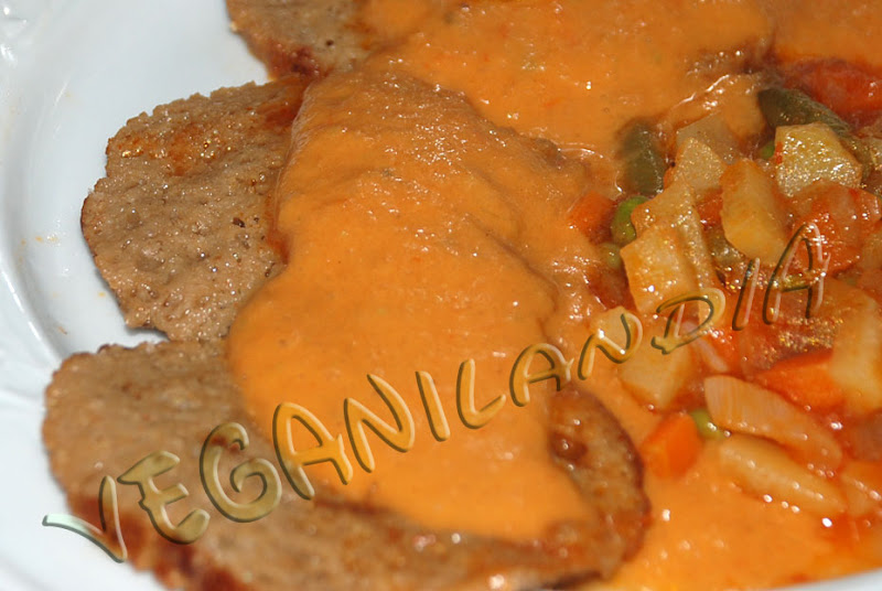 Veganilandia Seitán con salsa jardinera