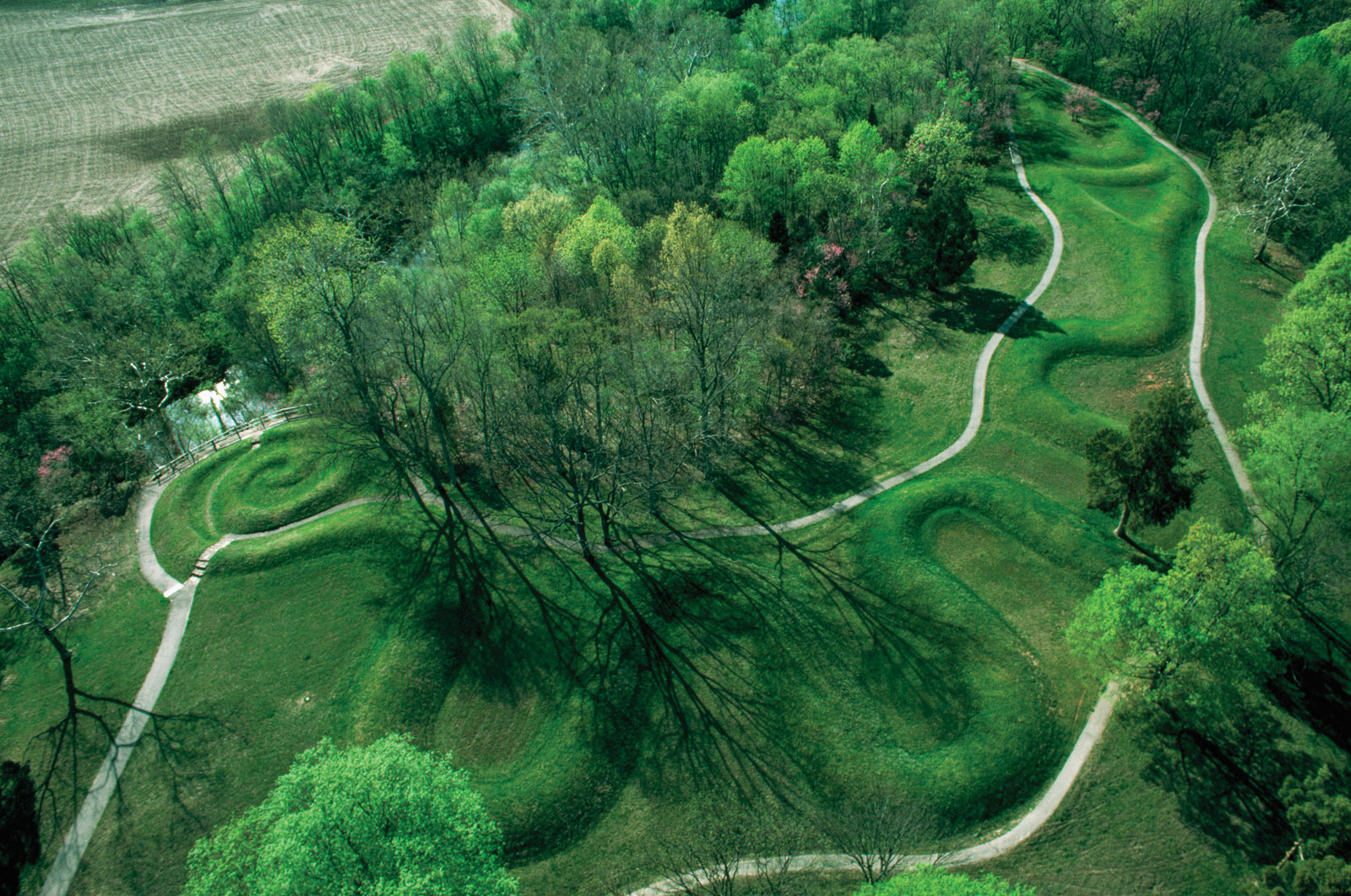Native American serpent mound in Ohio. c. 1070 CE Voyage
