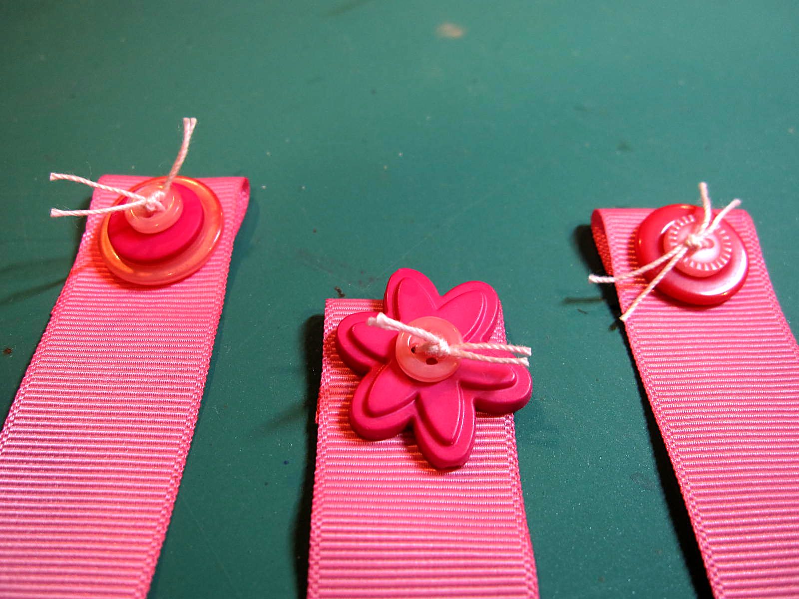 Createology: Button Bookmarks...