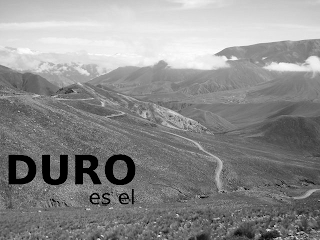 Paisaje en gris con la frase Duro es el 