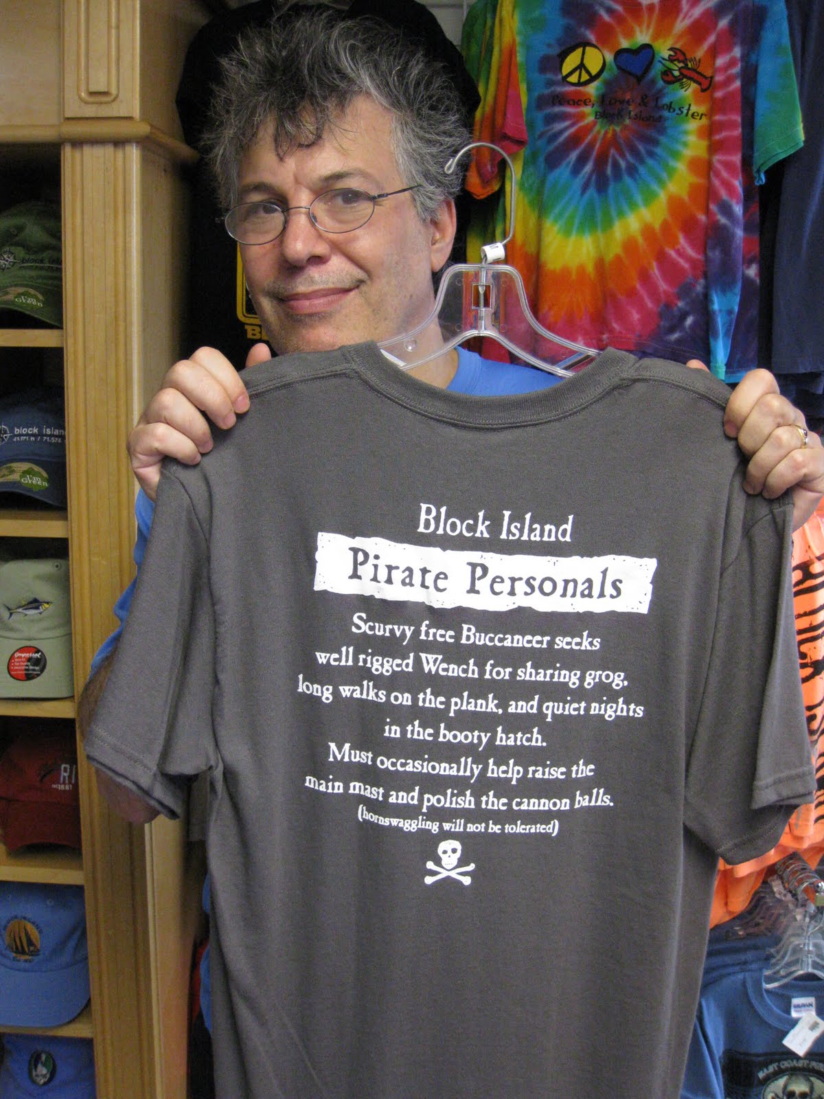 http://2.bp.blogspot.com/_kng9nNTclfs/TENjlEXgwcI/AAAAAAAABSU/9EbZsTKRZ-E/s1600/028_K_PiratePersonals_T-shirt.JPG