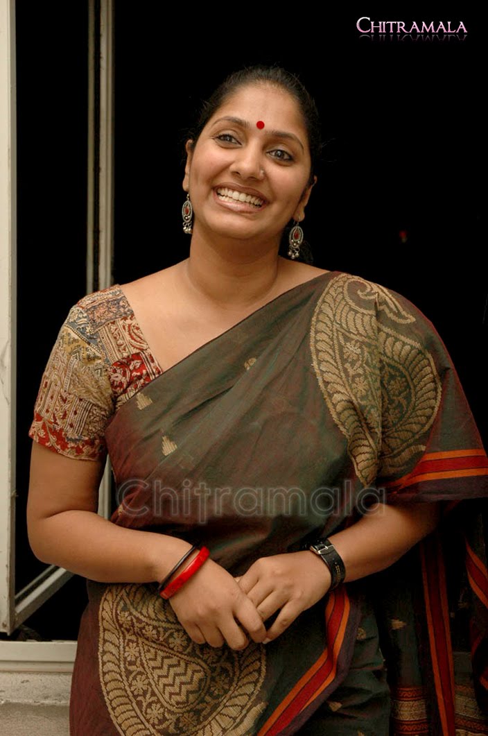 Tollywood Aunties and Actresses Anchor Jhansi in saree