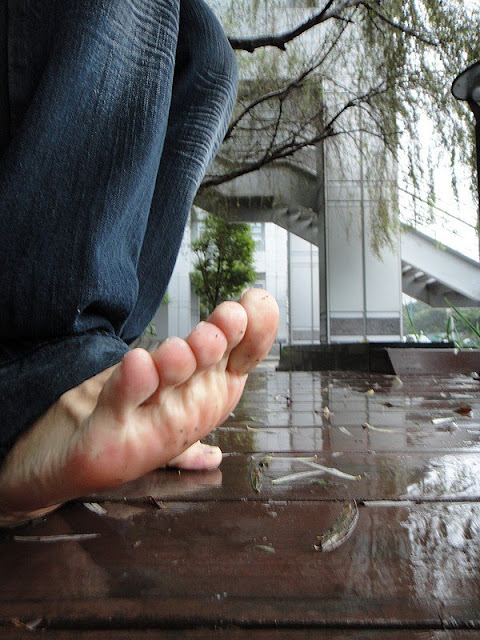 雨天的腳