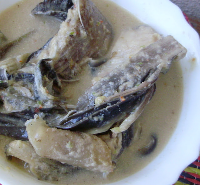 CHE MID: Pecal Ikan Pari Berjantung Pisang