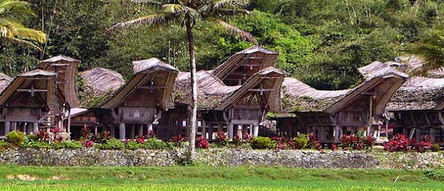 Rumah Adat Tongkonan Tana Toraja
