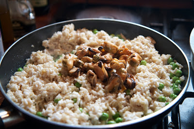 paistettua riisiä ja simpukoita