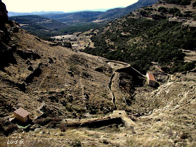 UN SOÑADOR POR LAS CUMBRES Ares del Maestre. El barranco de los