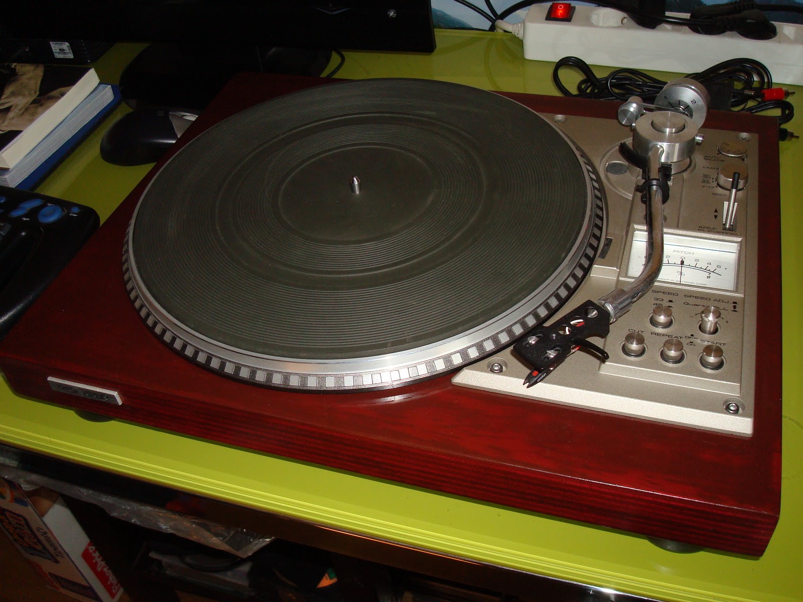 Old Turntables Pioneer pl 560