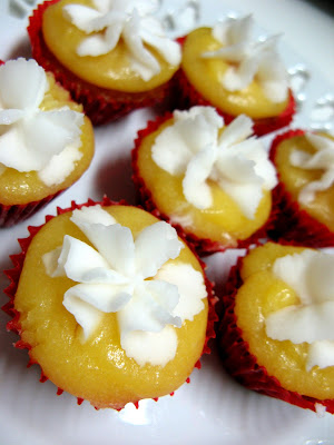 mini cupcakes images. Lemon curd mini cupcakes