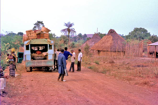 Lorry on road from Makeni to Kabala