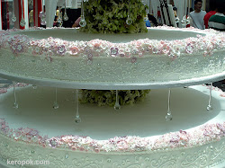 cake tallest keropokman parco bugis banner right makan singapura singapore