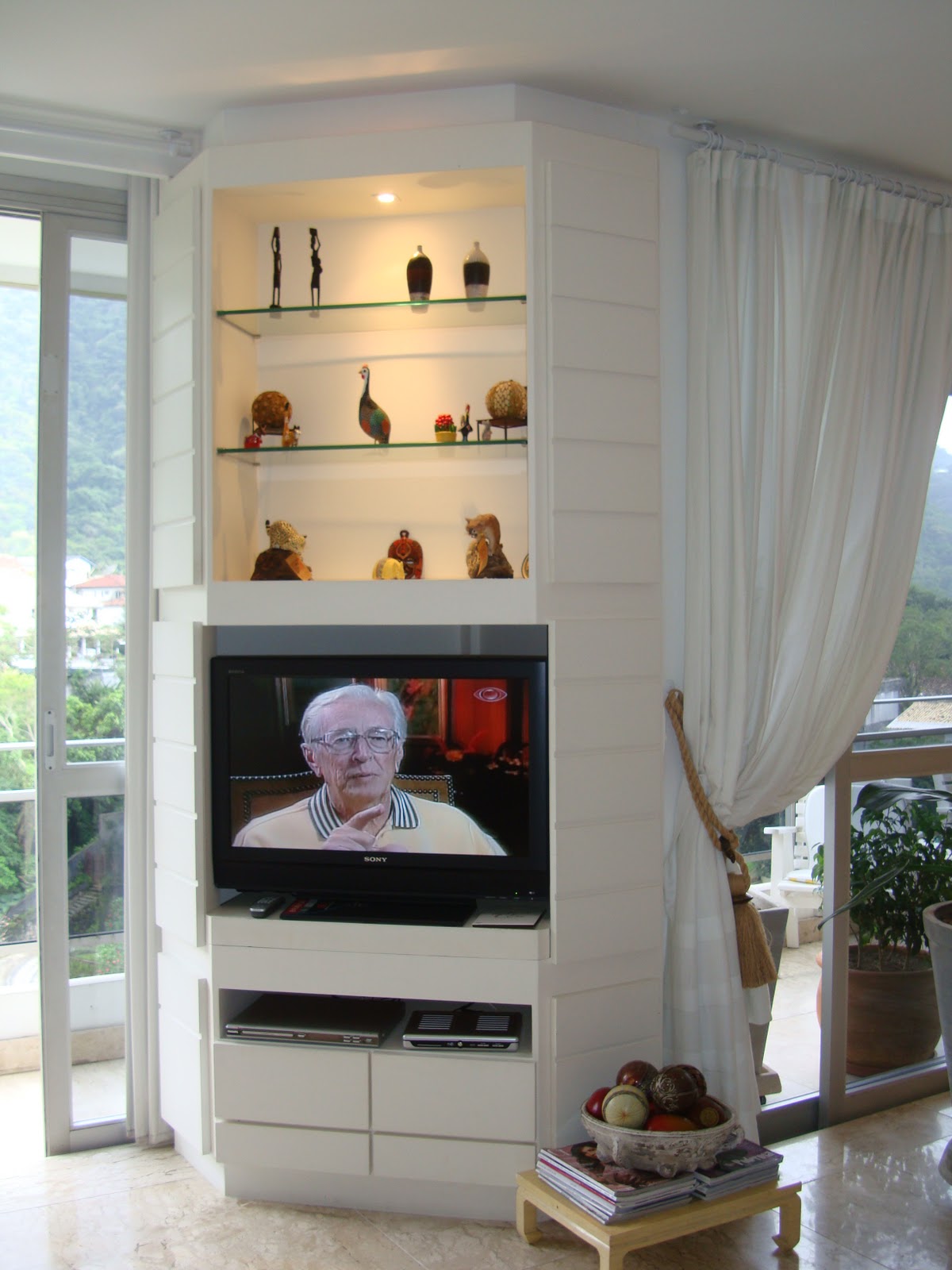 SONIA DESIGNER DE INTERIORES: ESTANTES e ARMÁRIOS