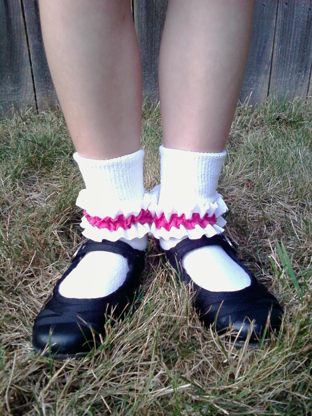 This Thrifty House Girls Ruffled Socks