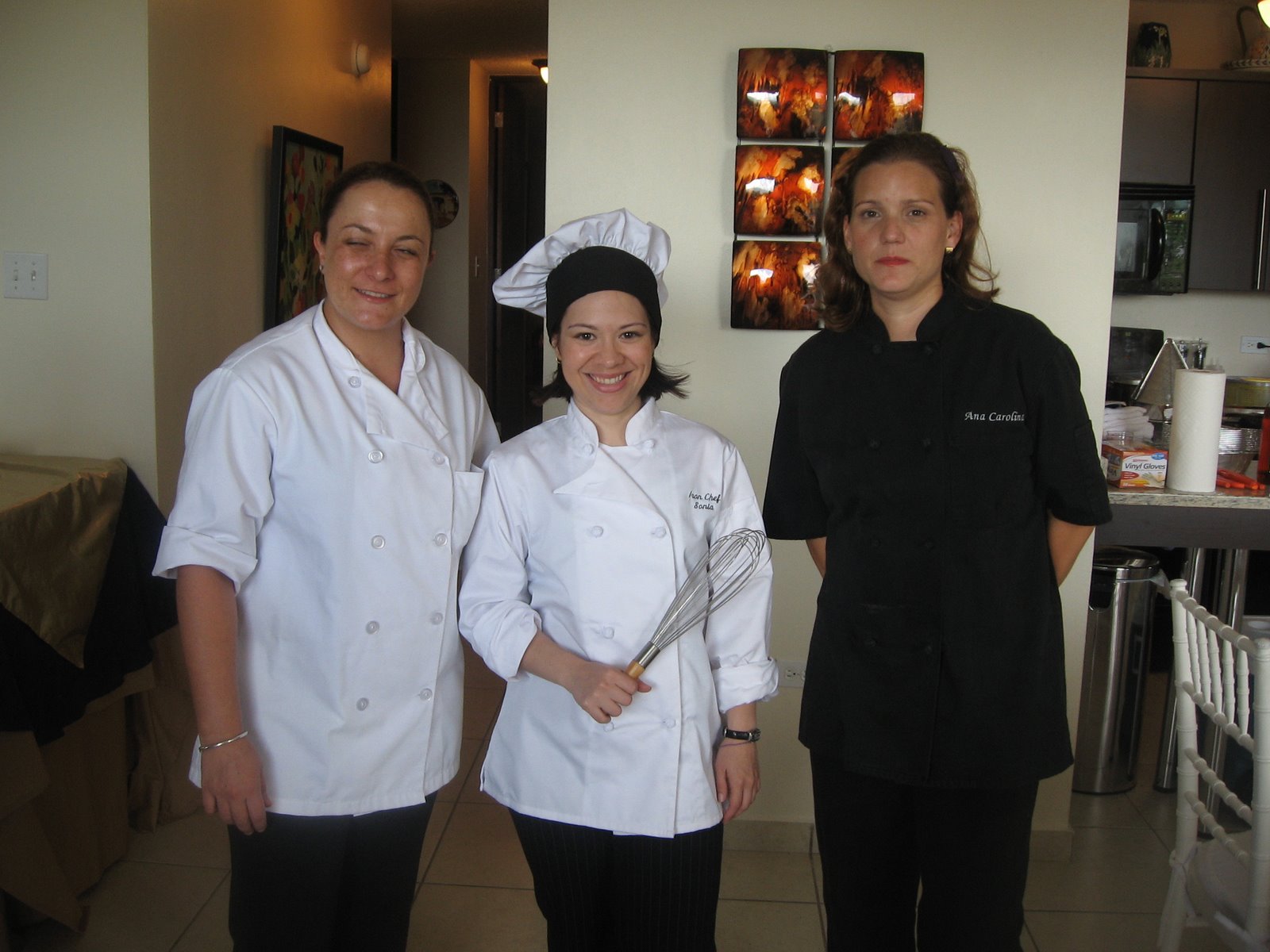 [Chef+Ana,+Cris+y+Sonia+Figueroa.jpg]