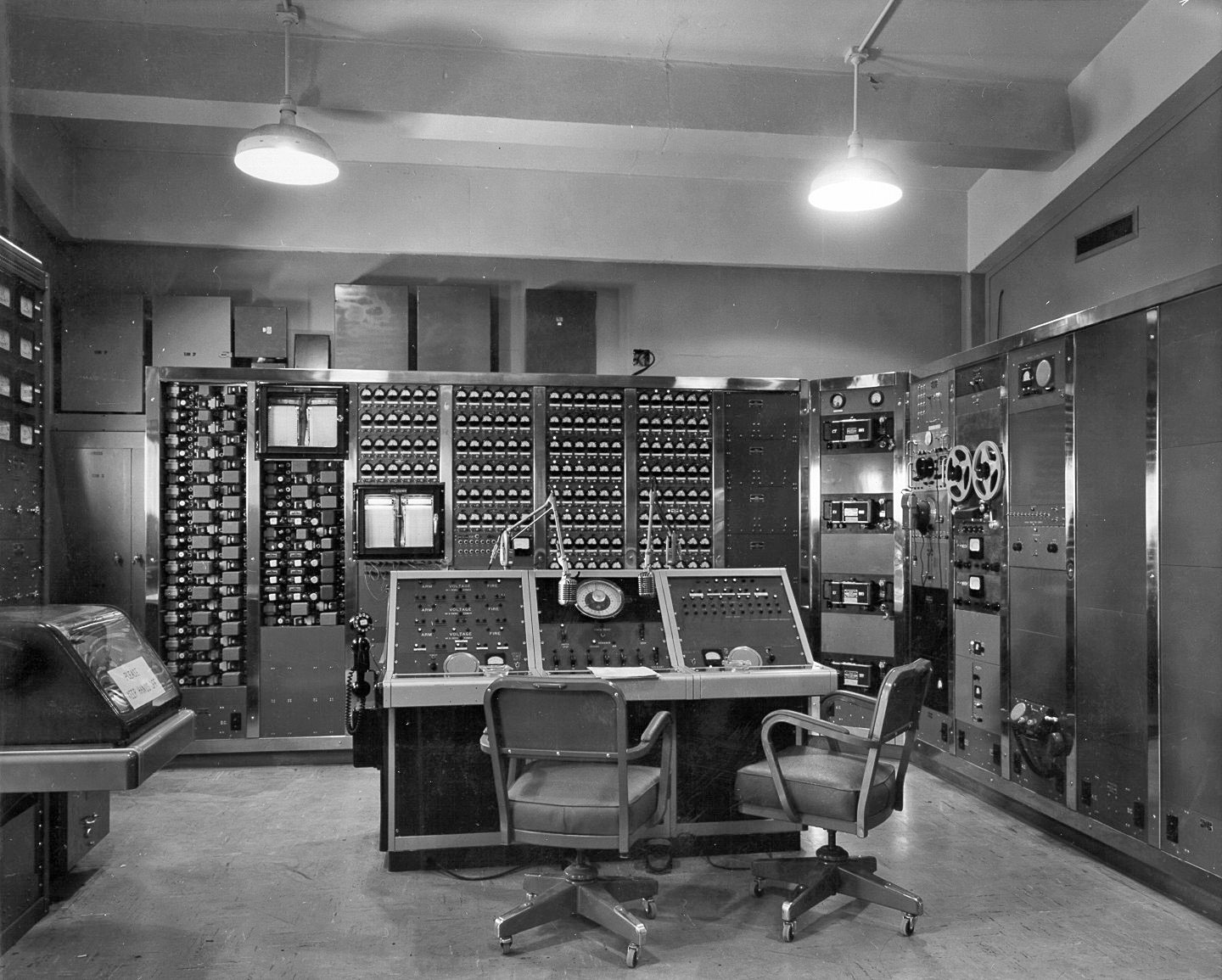 [DOE-1957-141-control-room.jpg]