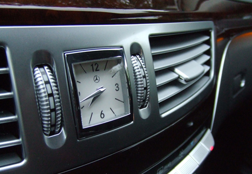 Amazing Analog Clocks on Luxury Cars Dashboard ~ oldShotsWorld