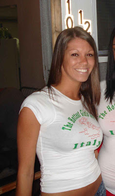 Hot Chicks, Exotic Cars and Awsome Trucks: Amature Hotties - Smokin Hot