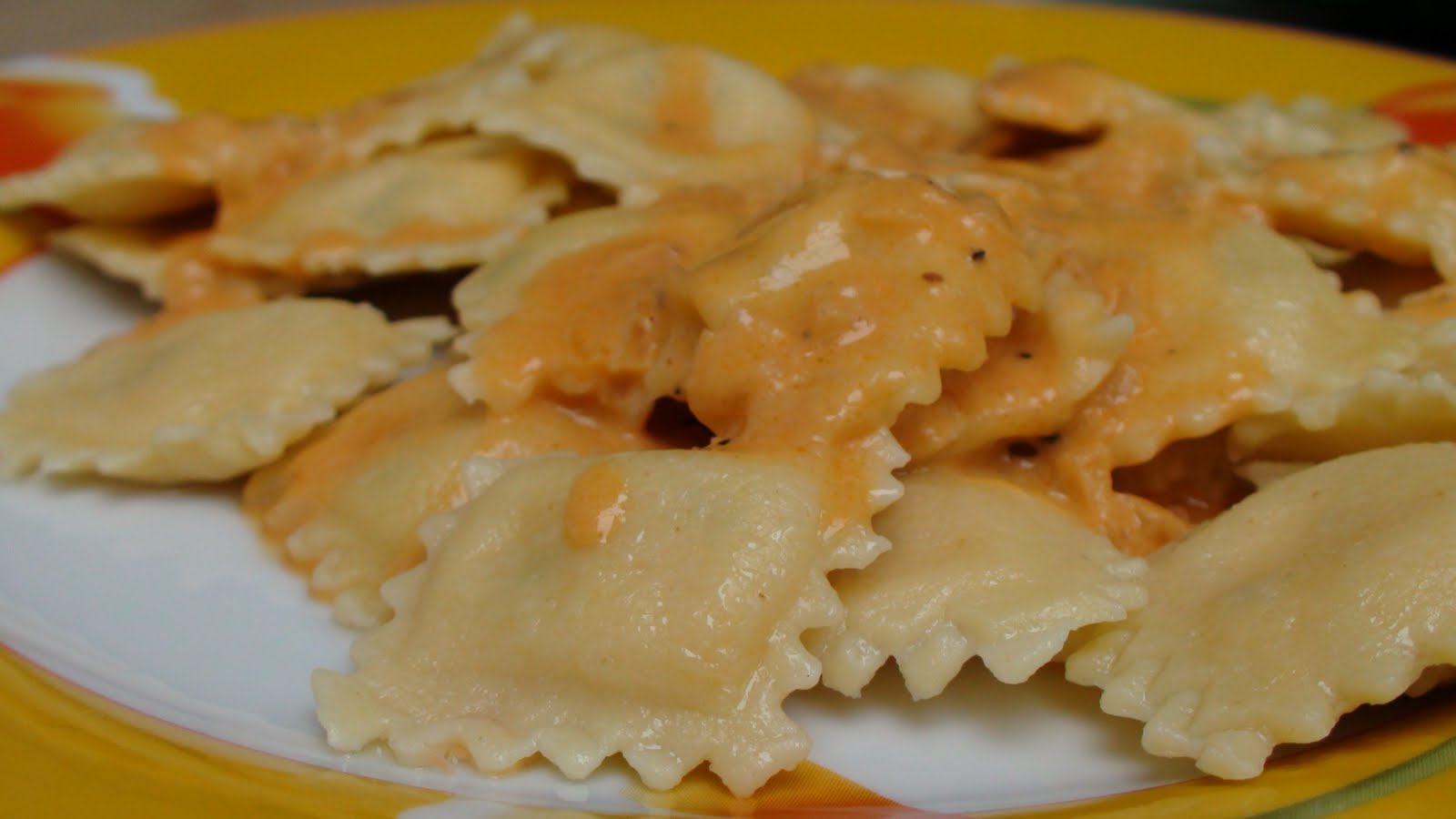 Gusto &amp; Aroma: Lachs-Ravioli mit Zitronensauce