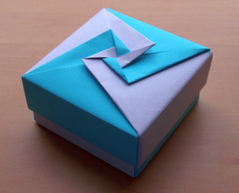 [caixa-quadrada-azul-roxa.jpg]