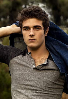 Male Celebrity Nude Index: Beau Mirchoff