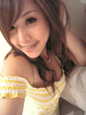 無名正妹甜美低胸照!2團肉球盪來盪去